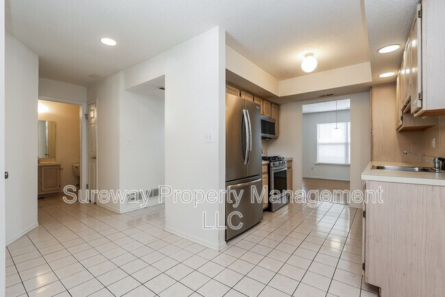 Building Photo - 35 Treat Ln