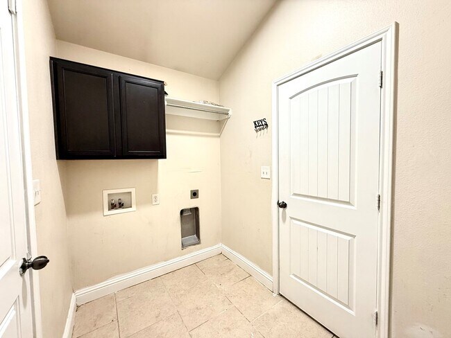 Building Photo - 806 E 98th St