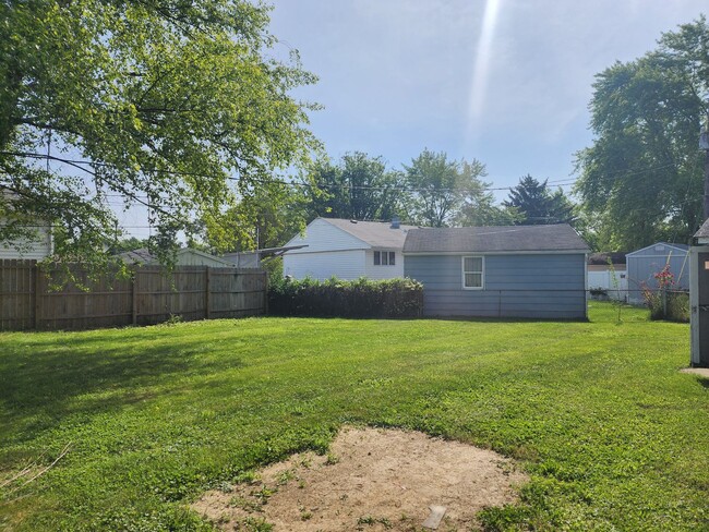 Building Photo - 3 BR - 1BTH Single Family Home!