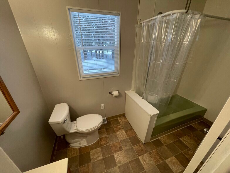 Building Photo - 7 W Hwy 61