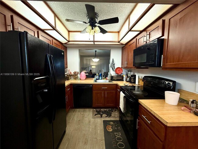 Building Photo - 1266 S Military Trail