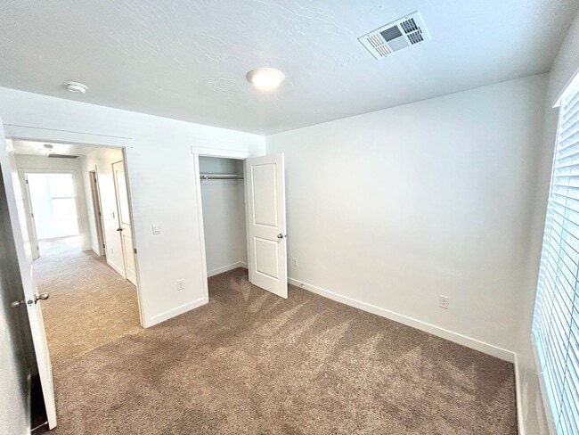 Building Photo - 317 W 2050 N