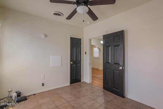 Building Photo - 3611 Yandell Dr