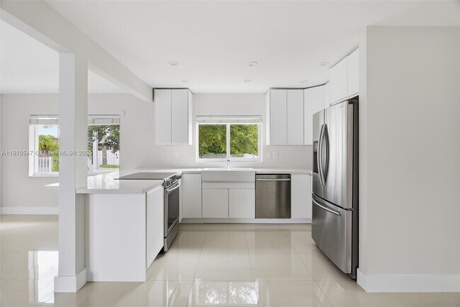 Building Photo - 5250 SW 96th Ave