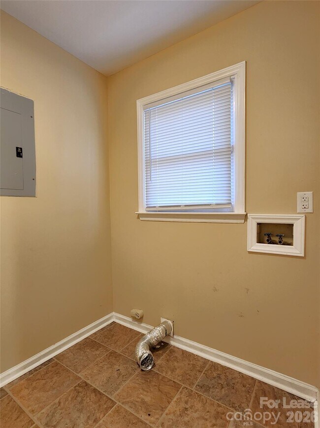 Building Photo - 417 Wintergreen Ct