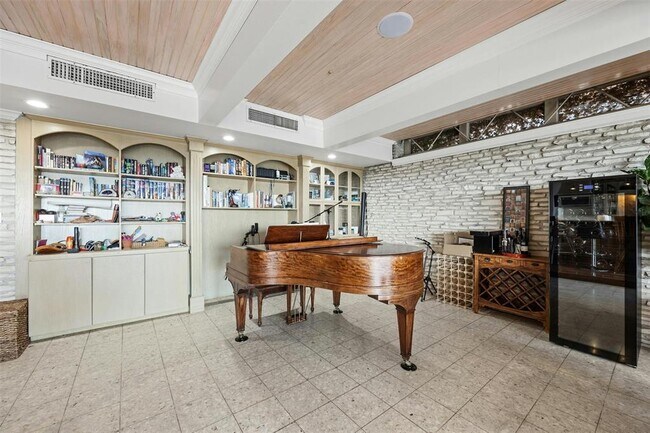 Building Photo - 8517 Grandview Dr