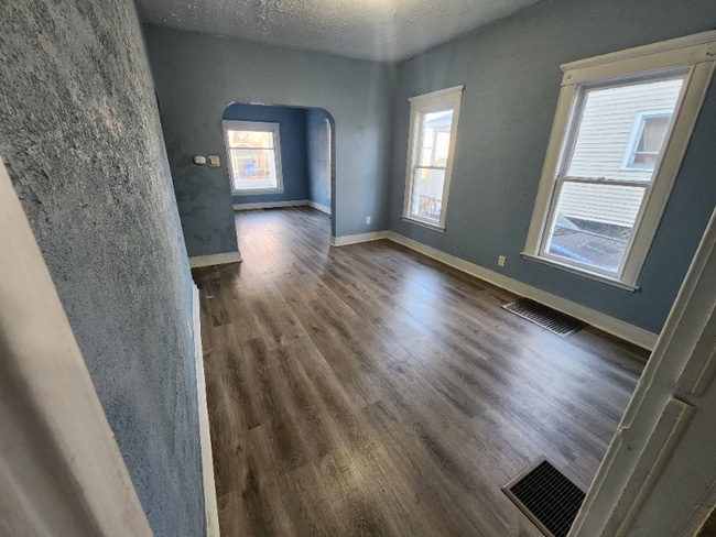 Building Photo - 214 E Belmont St