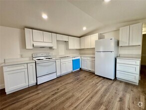 Building Photo - 112 Laureti Ln
