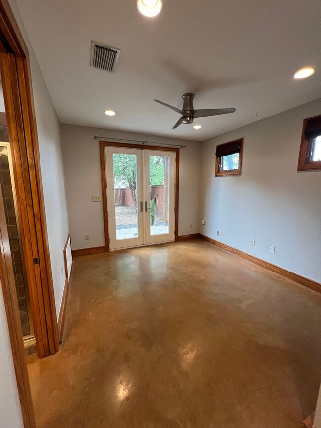 Building Photo - Luxury Home - Close to UT