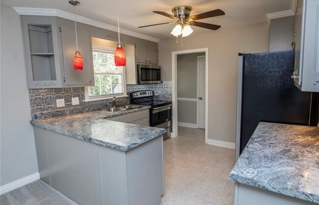 Building Photo - 10210 Hollyberry Dr