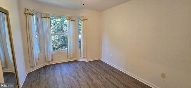Building Photo - 20451 Chesapeake Square