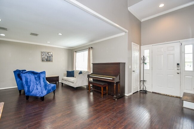 Building Photo - 7318 River Garden Dr