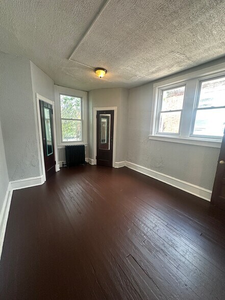 Building Photo - 4326 N Franklin St