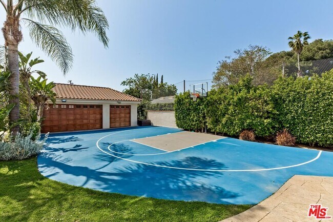 Building Photo - 6127 Rhodes Ave