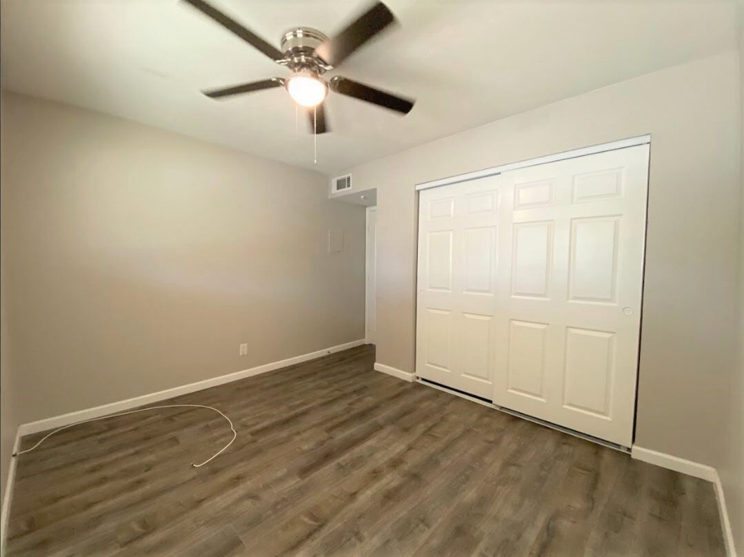 Building Photo - 809 E Bellevue Rd