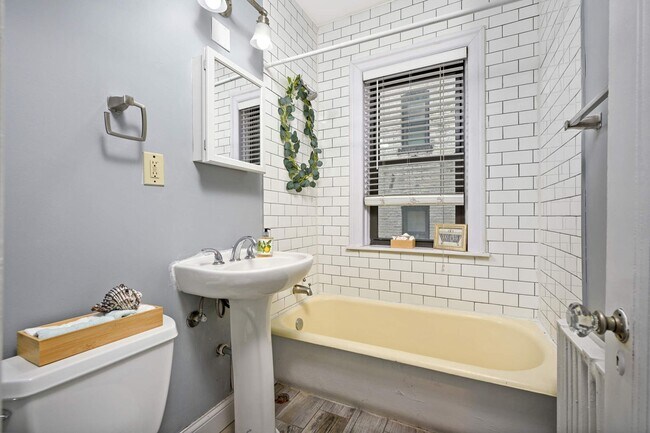 Building Photo - Charming 1-Bed 1-Bath Available Now!