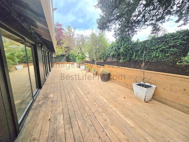 Building Photo - 150 Narain Ct