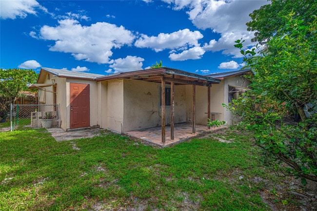 Building Photo - 6220 SW 9th Ct