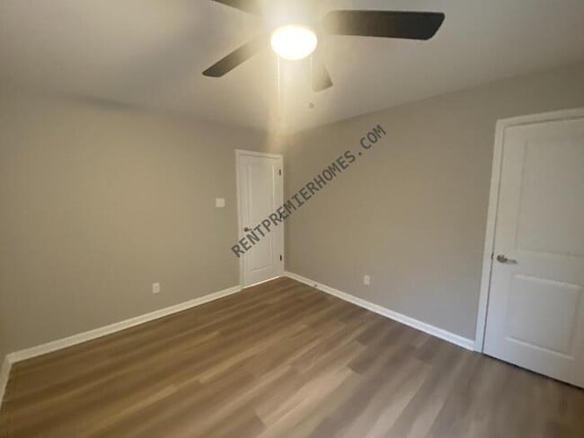 Building Photo - 1307 Lee Mac Dr