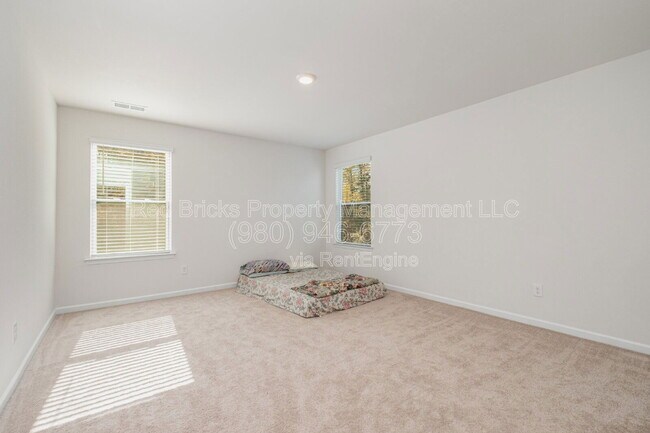 Building Photo - 10759 Adair Wds Dr