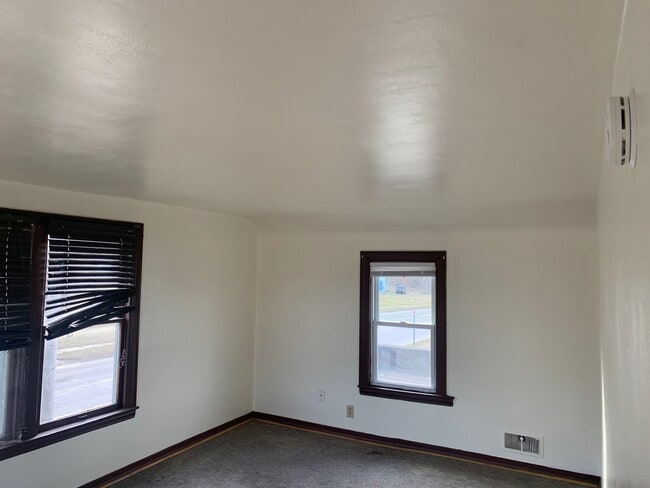 Building Photo - 92 Upton Ave