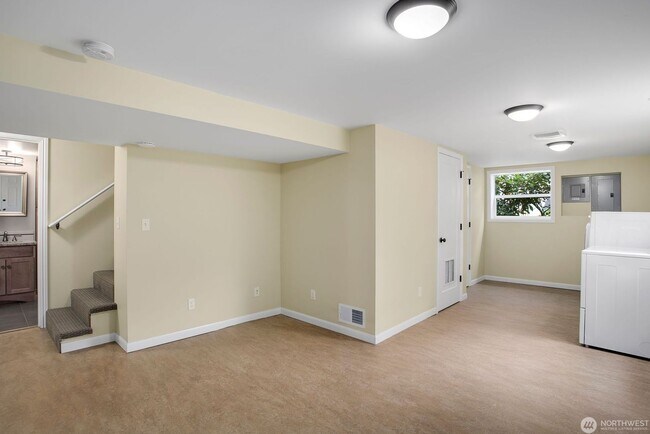 Building Photo - 4021 NE 60th St