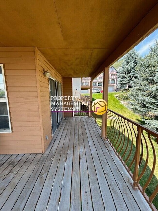 Building Photo - 3 Bedroom Condo Near Park City