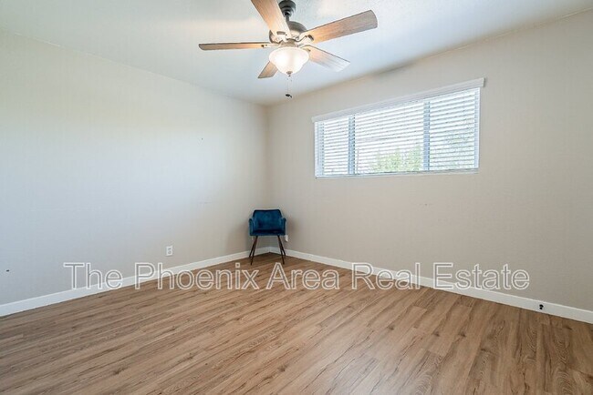 Building Photo - 1102 N 72nd Pl