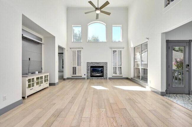 Building Photo - 10011 Brightling Ln