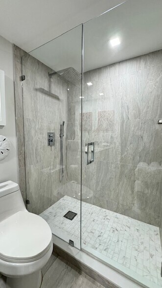 Building Photo - 5100 N Ocean Blvd