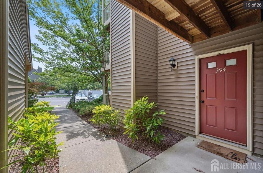 Building Photo - 394 Carhart Ct