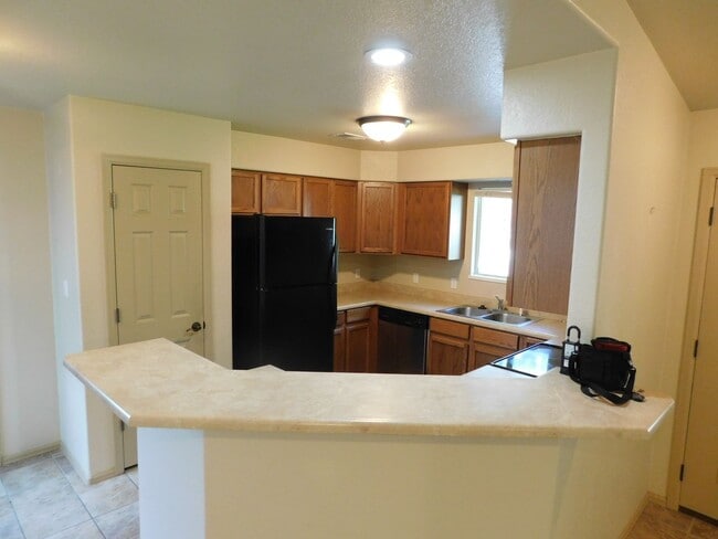 Building Photo - TWO WEEKS FREE RENT!
