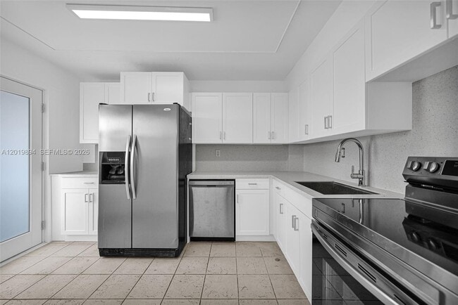 Building Photo - 1075 NE Miami Gardens Dr