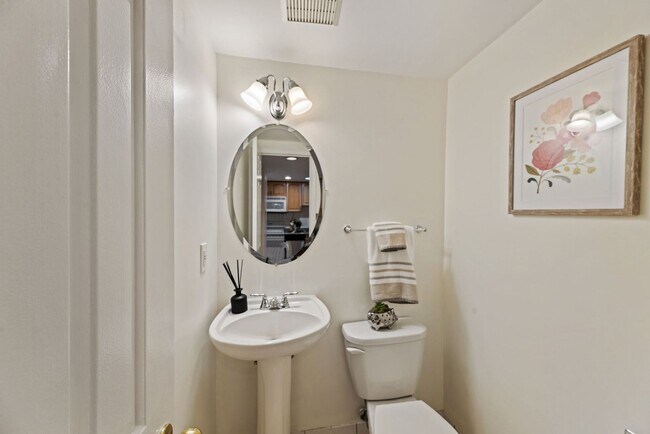 Building Photo - Kalorama Two Bedroom Duplex on Quiet Street! Private Patio/Decorative Fireplace & More!