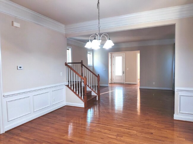 Building Photo - Luxurious Single-Family Home in Vibrant One Loudoun!