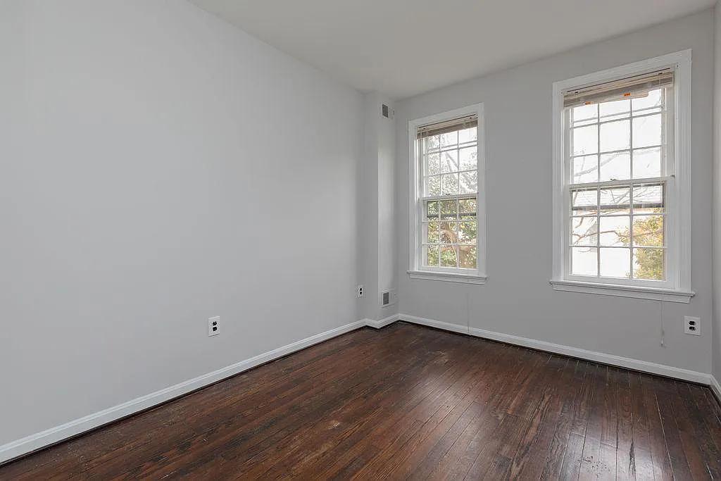 Building Photo - 955 25th St NW