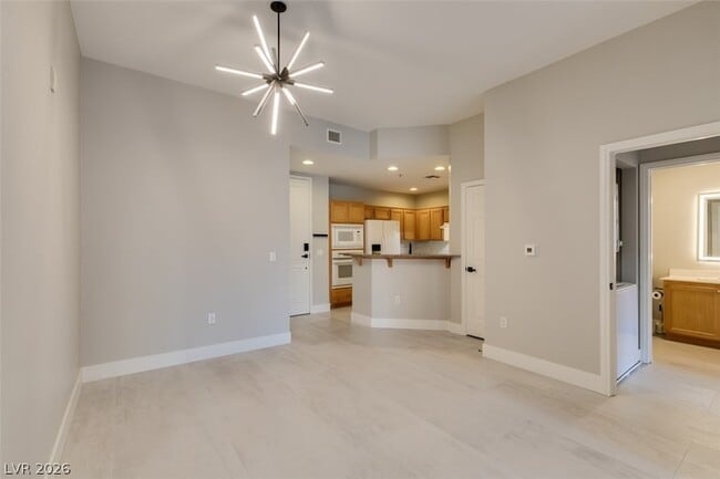 Building Photo - 63 E Agate Ave