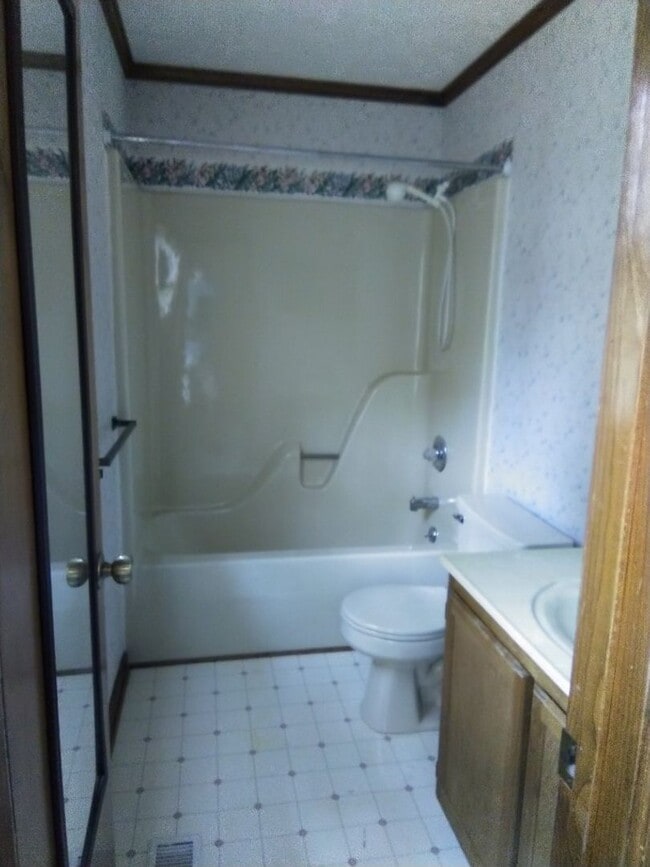 Building Photo - Duplex in Hope Mills!