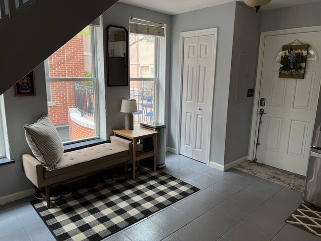 Building Photo - 133 Walton St