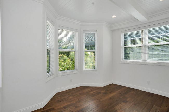 Building Photo - 7716 Ivanhoe Ave