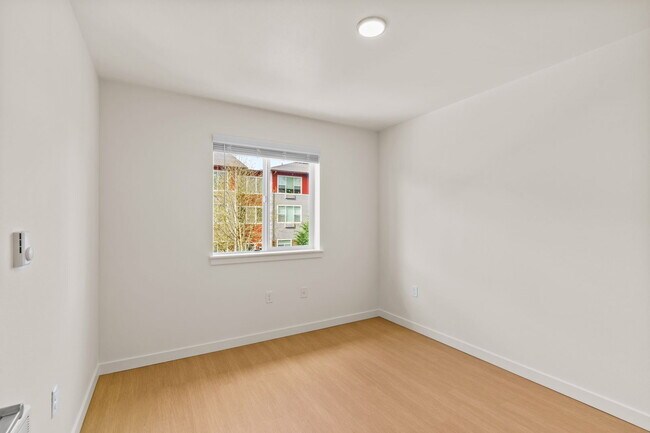 Building Photo - 2901 SE Salem Ave