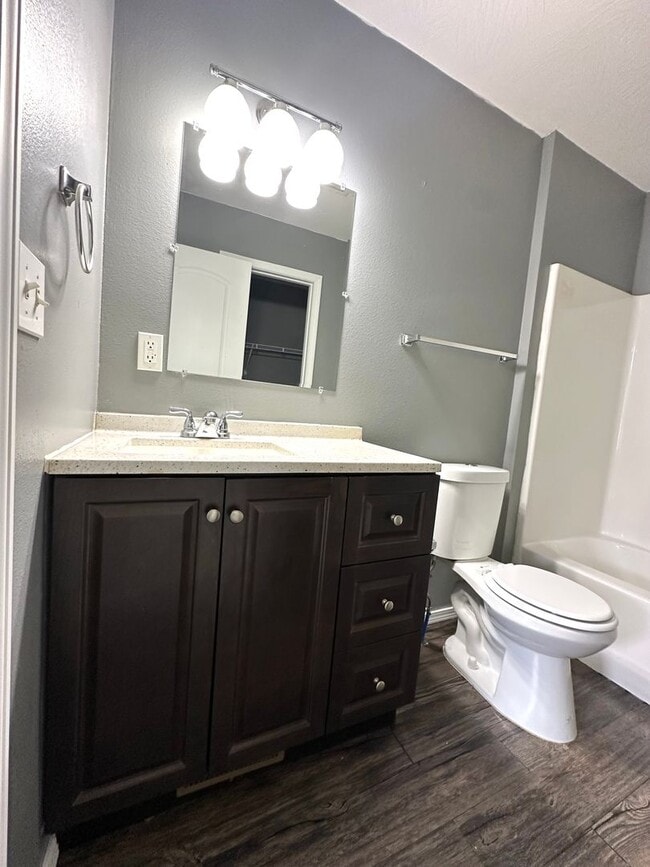 Building Photo - Comfortable 3 Bed Duplex in Convenient Ozark Location