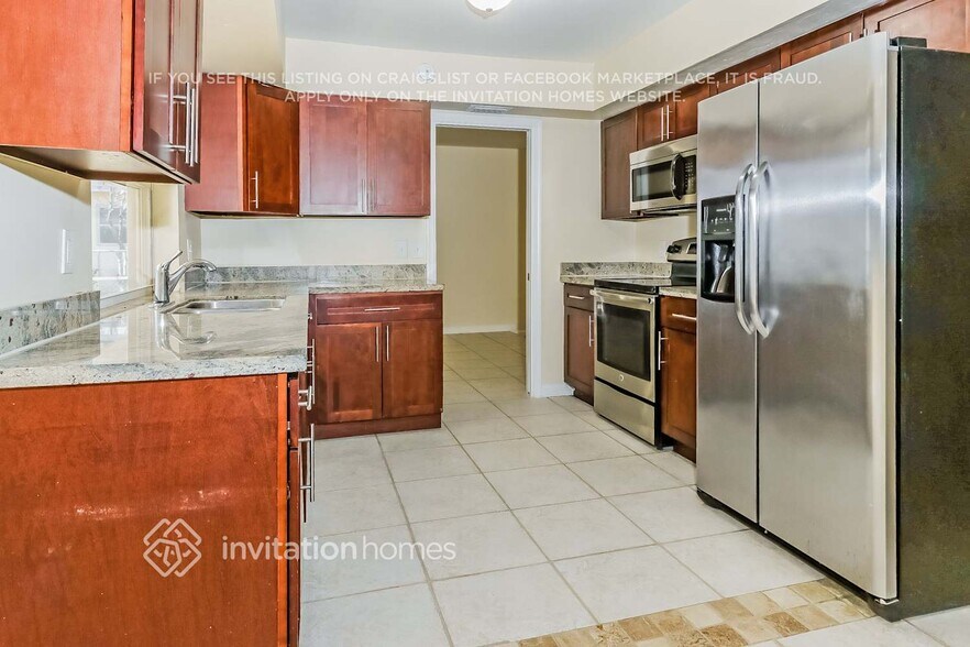 Building Photo - 1154 SW 27th Ave