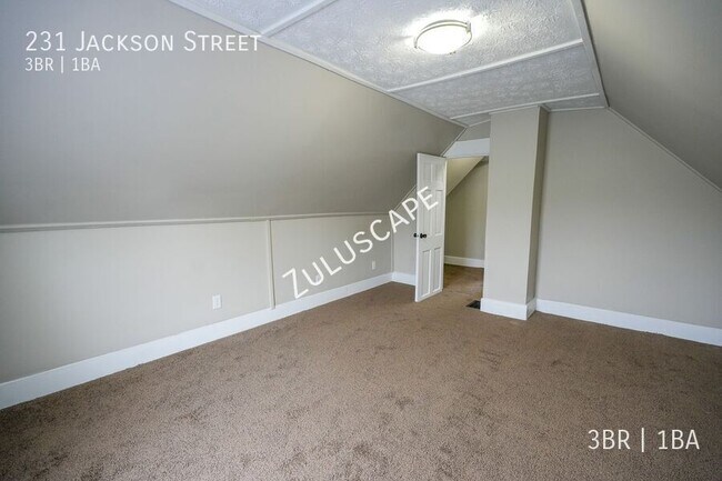 Building Photo - 231 Jackson St