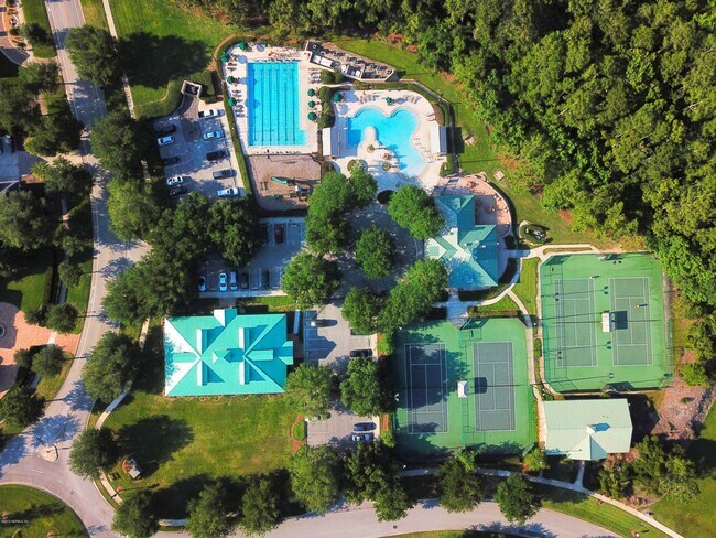 Building Photo - Spacious 4BR Retreat w/ Fenced Yard + Resort Amenities