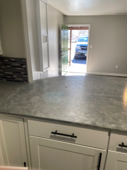 Building Photo - 104 S 5th St