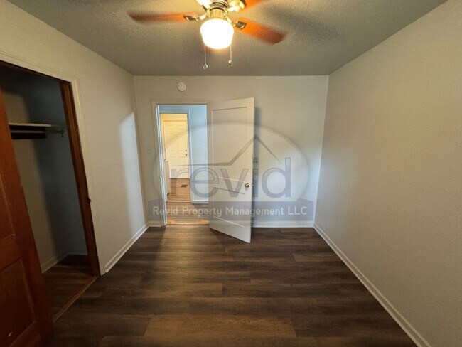 Building Photo - 1445 Luverne St