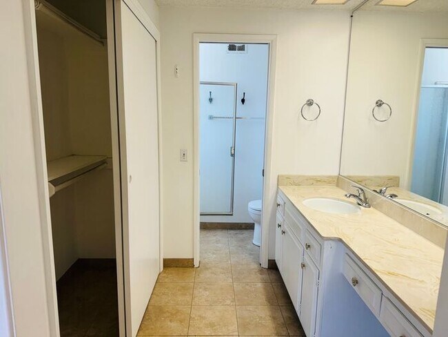 Building Photo - Single Level 3 Bedroom Bliss