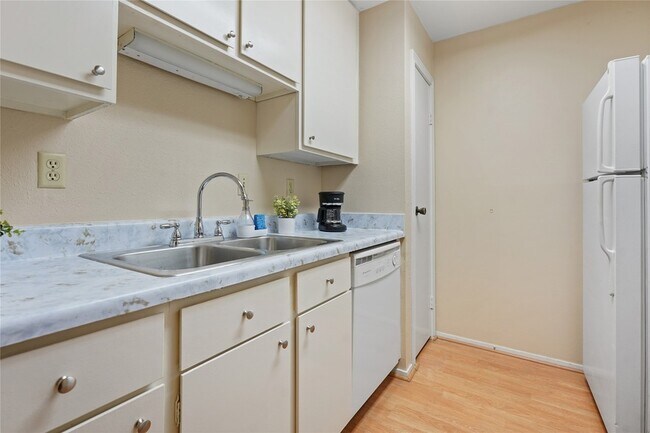 Building Photo - 7950 N Stadium Dr
