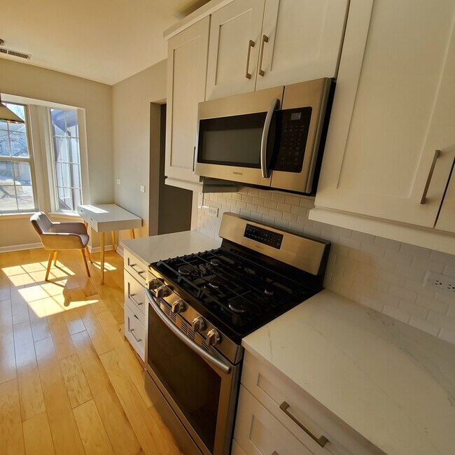 Building Photo - 122 White Branch Ct